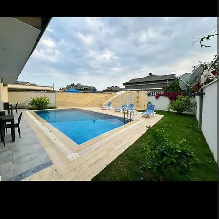 Diamond B2 Blok Ikiz Ortak Havuz Villa *