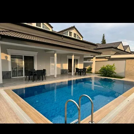 Diamond B2 Blok Ikiz Ortak Havuz Villa